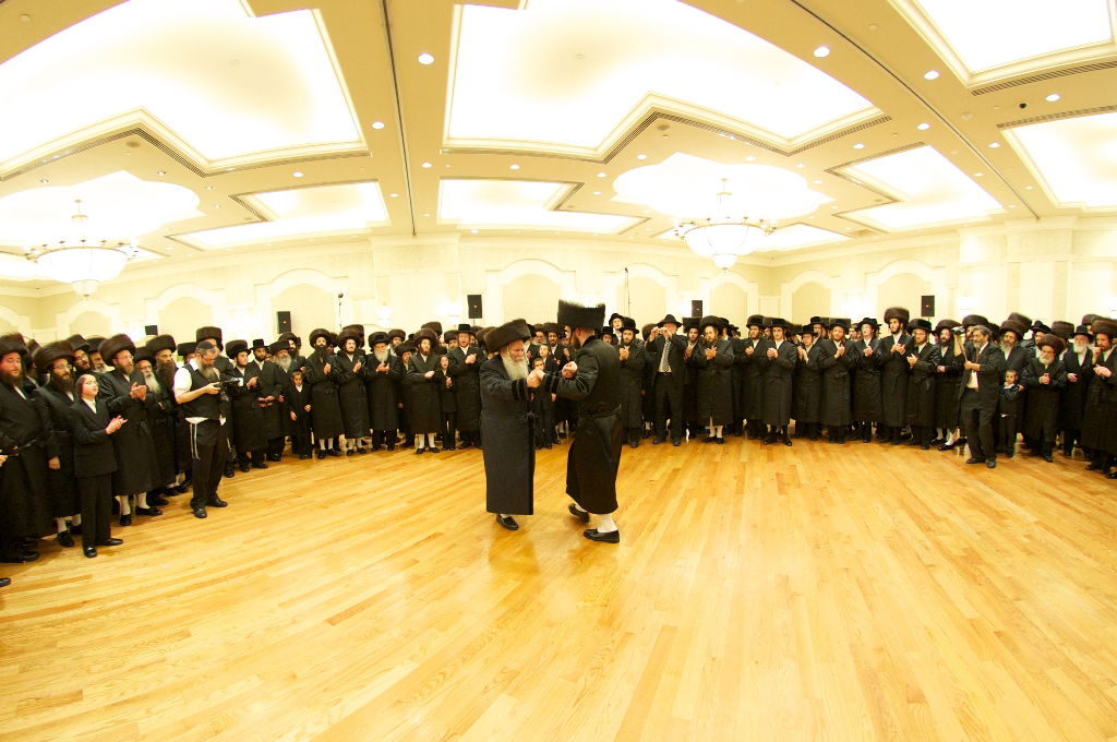 גלריה: שמחת חתונת נכדת הרה"ק מבאבוב זצוק"ל