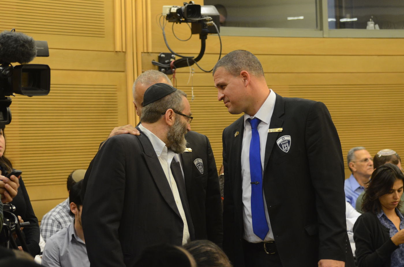 דיון סוער בועדת הפנים על הזיופים בבית שמש:"אתה לא ראש העיר, אתה נוכל"