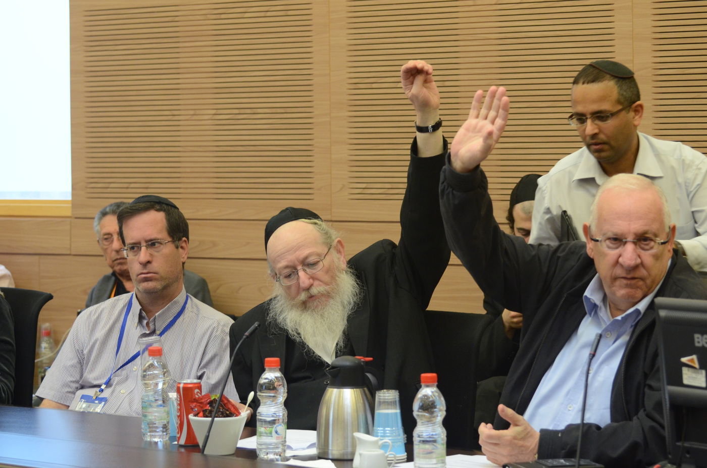 דיון סוער בועדת הפנים על הזיופים בבית שמש:"אתה לא ראש העיר, אתה נוכל"