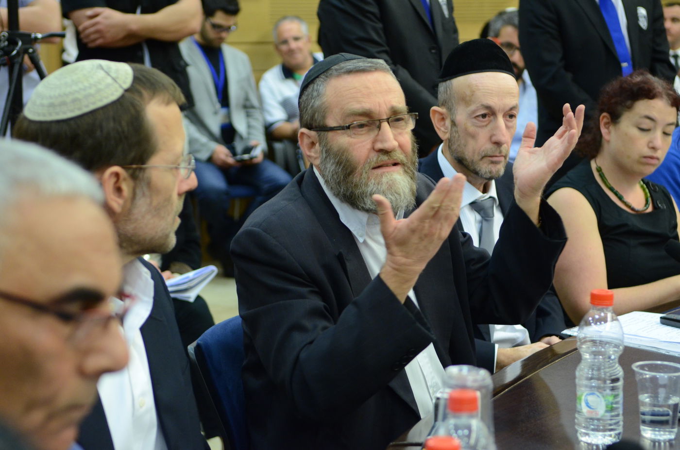 דיון סוער בועדת הפנים על הזיופים בבית שמש:"אתה לא ראש העיר, אתה נוכל"