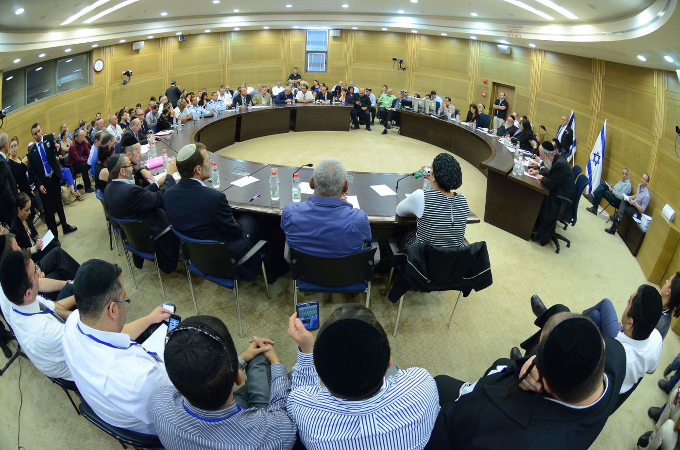 דיון סוער בועדת הפנים על הזיופים בבית שמש:"אתה לא ראש העיר, אתה נוכל"