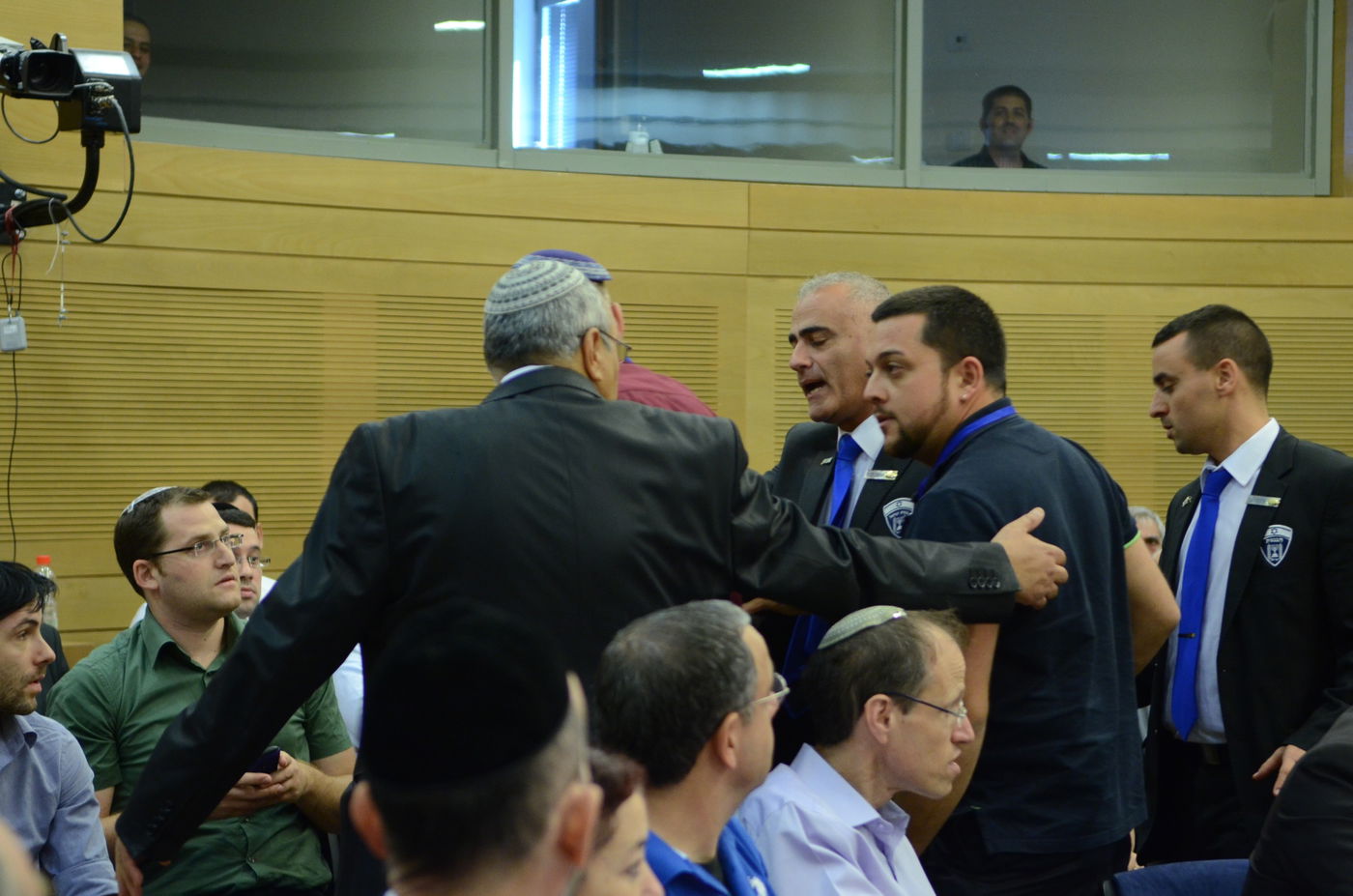 דיון סוער בועדת הפנים על הזיופים בבית שמש:"אתה לא ראש העיר, אתה נוכל"