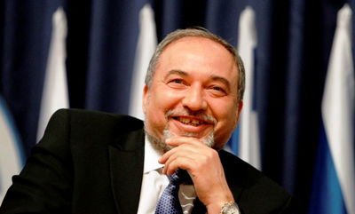 ליברמן שב למשרד החוץ: "מצאתי את המשרד בדיוק כמו שהשארתי"