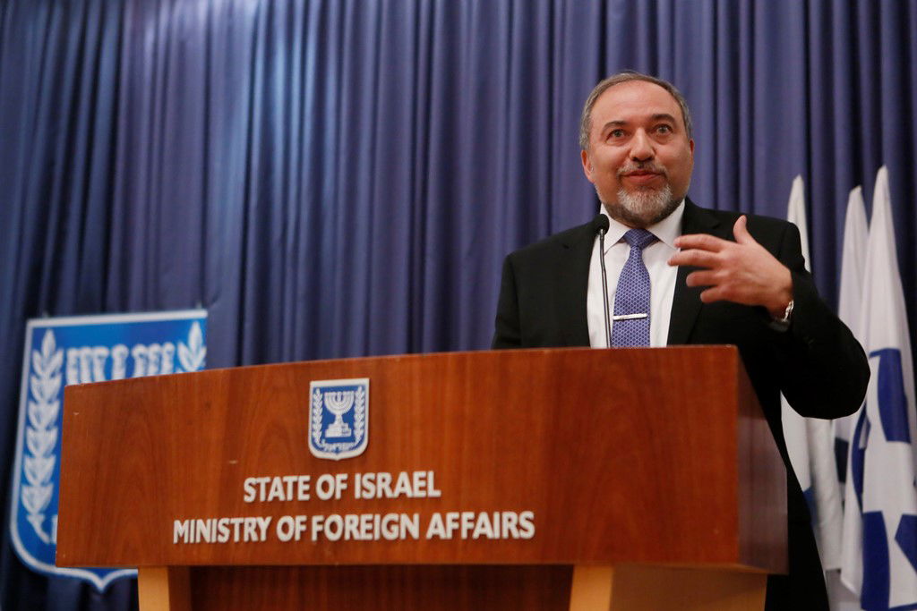 ליברמן שב למשרד החוץ: "מצאתי את המשרד בדיוק כמו שהשארתי"