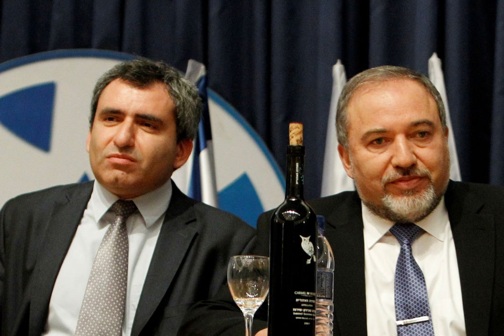 ליברמן שב למשרד החוץ: "מצאתי את המשרד בדיוק כמו שהשארתי"