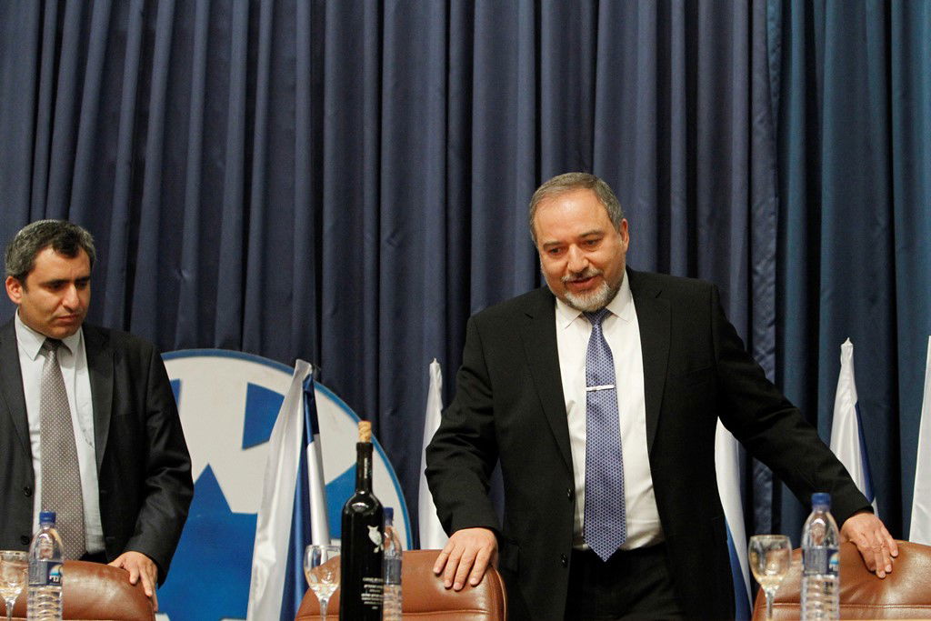 ליברמן שב למשרד החוץ: "מצאתי את המשרד בדיוק כמו שהשארתי"