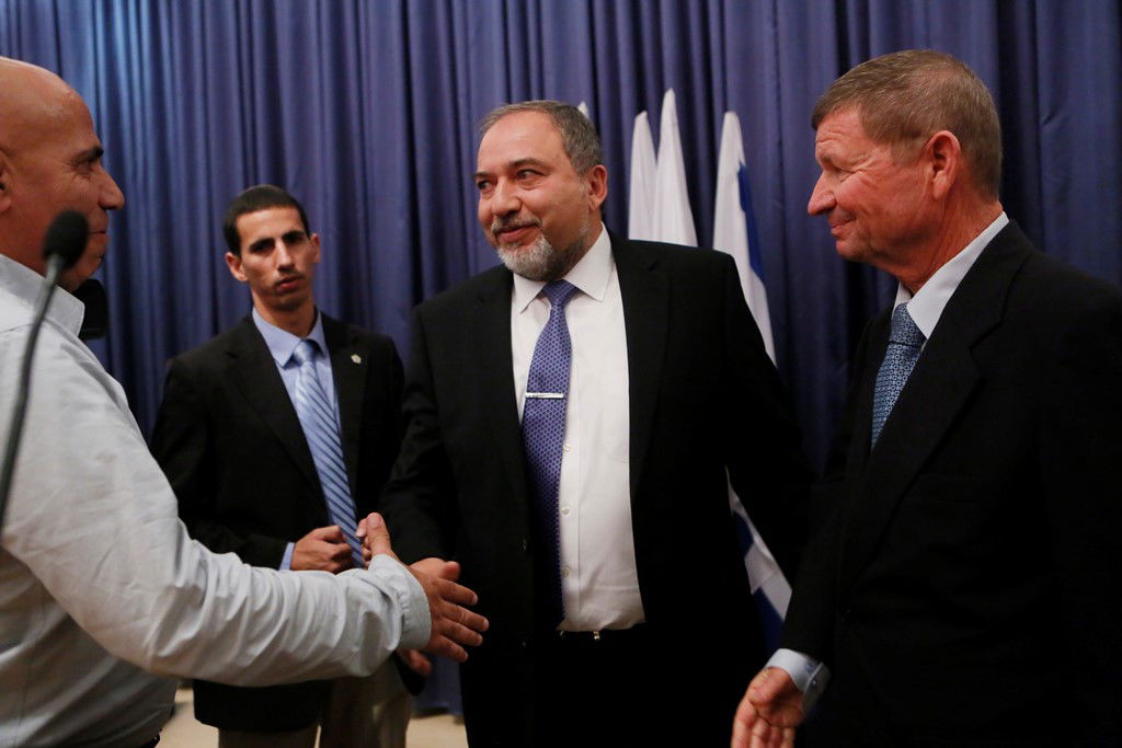 ליברמן שב למשרד החוץ: "מצאתי את המשרד בדיוק כמו שהשארתי"