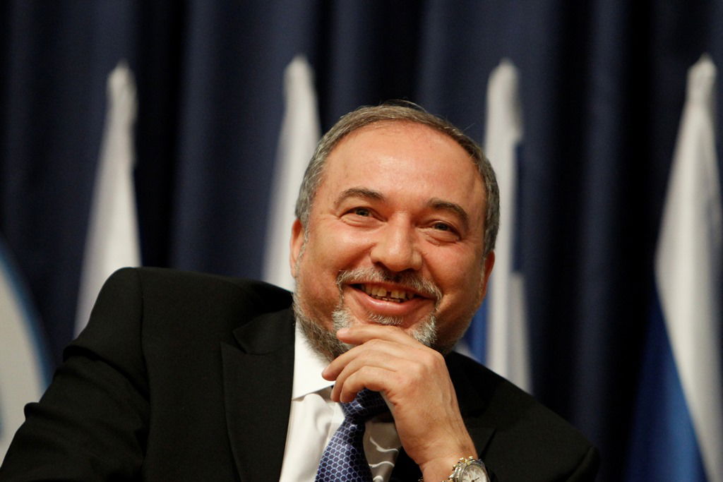 ליברמן שב למשרד החוץ: "מצאתי את המשרד בדיוק כמו שהשארתי"