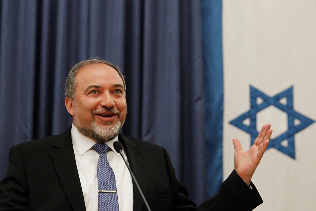 ליברמן שב למשרד החוץ: "מצאתי את המשרד בדיוק כמו שהשארתי"