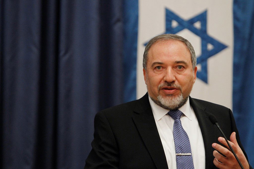 ליברמן שב למשרד החוץ: "מצאתי את המשרד בדיוק כמו שהשארתי"