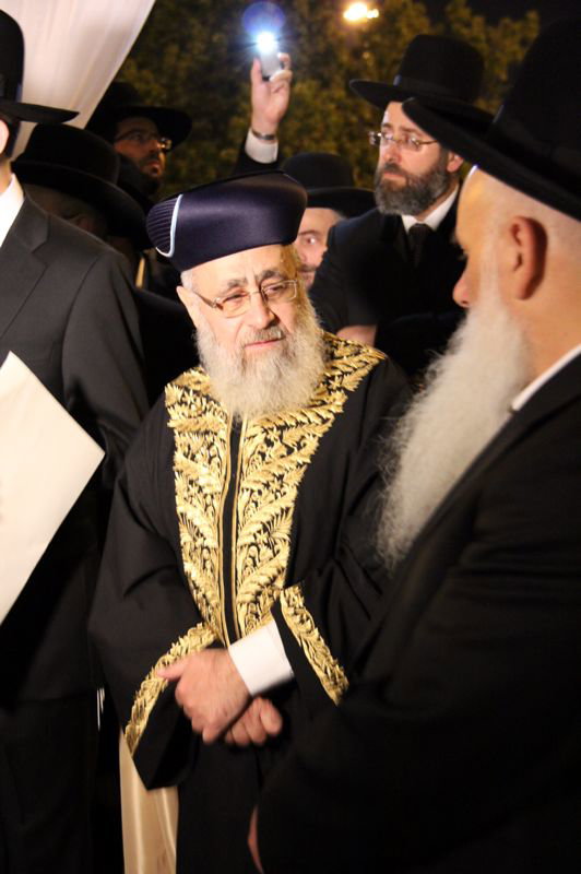 הרב יצחק יוסף מציג: גלימת זהב