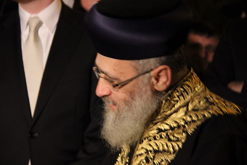 הרב יצחק יוסף מציג: גלימת זהב