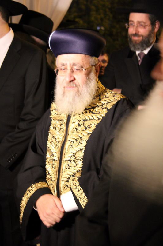 הרב יצחק יוסף מציג: גלימת זהב