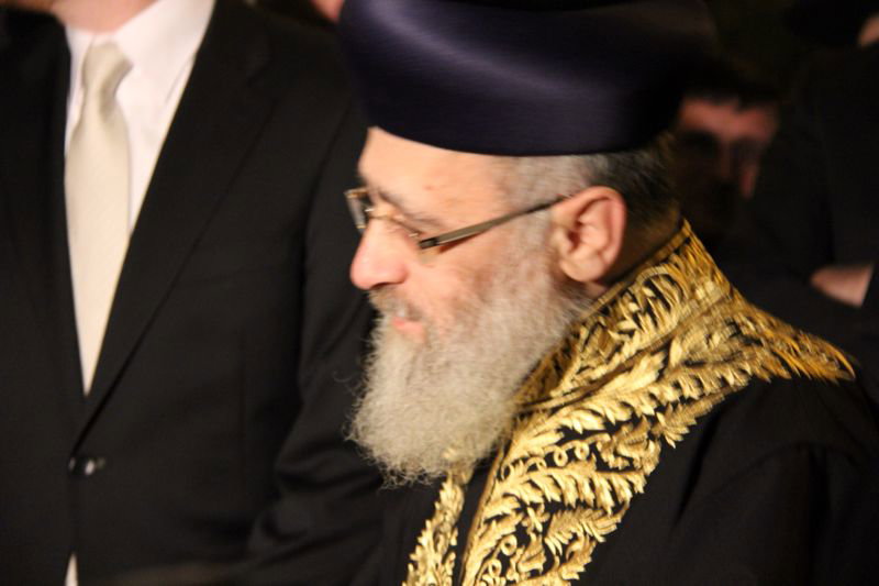 הרב יצחק יוסף מציג: גלימת זהב