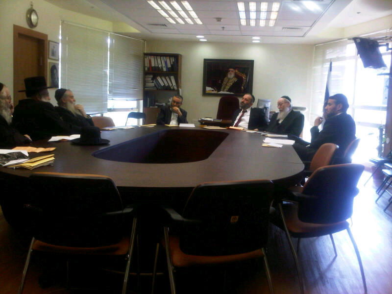 דרעי, גפני וליצמן מתגייסים למען ארגוני התרבות החרדים