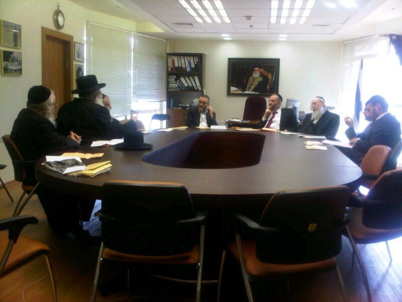 דרעי, גפני וליצמן מתגייסים למען ארגוני התרבות החרדים