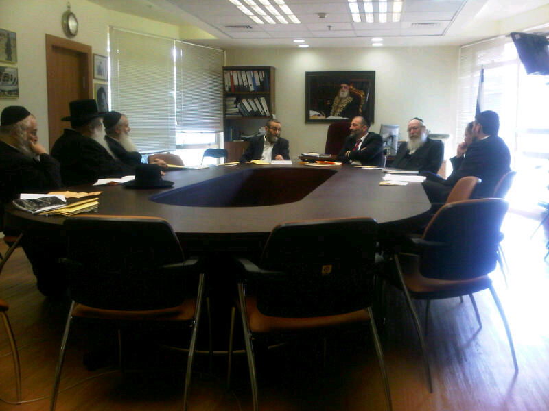 דרעי, גפני וליצמן מתגייסים למען ארגוני התרבות החרדים