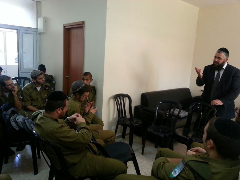 החיילים החרדים, הבוקר