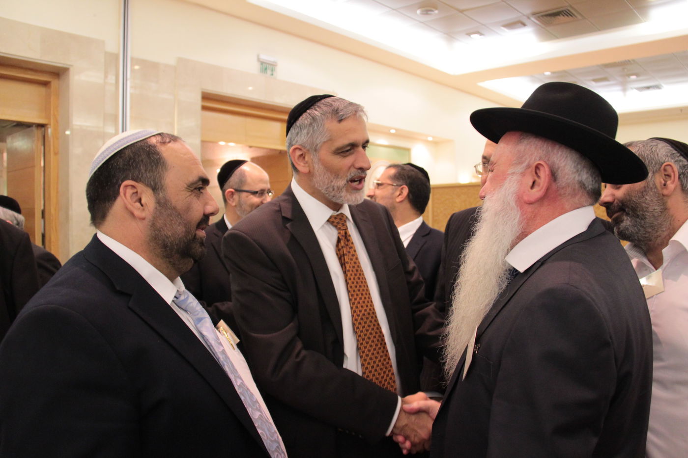 ש"ס מתייצבת מאחורי הרב אברג'ל:  "מחזקים את ידיו"