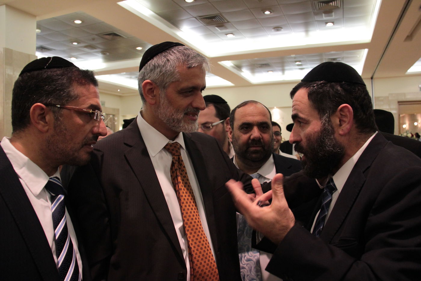 ש"ס מתייצבת מאחורי הרב אברג'ל:  "מחזקים את ידיו"