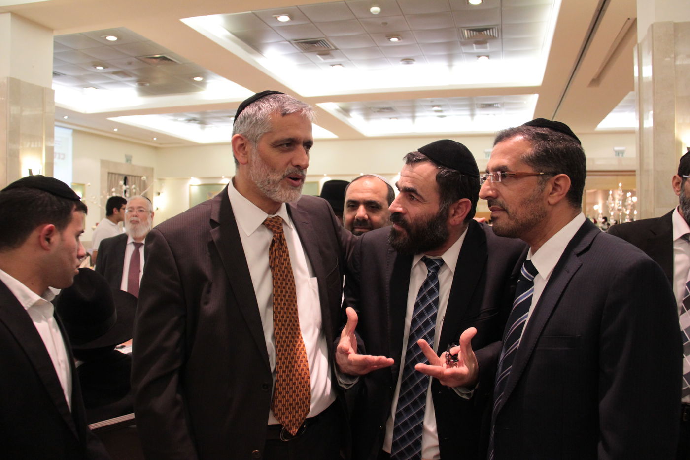 ש"ס מתייצבת מאחורי הרב אברג'ל:  "מחזקים את ידיו"