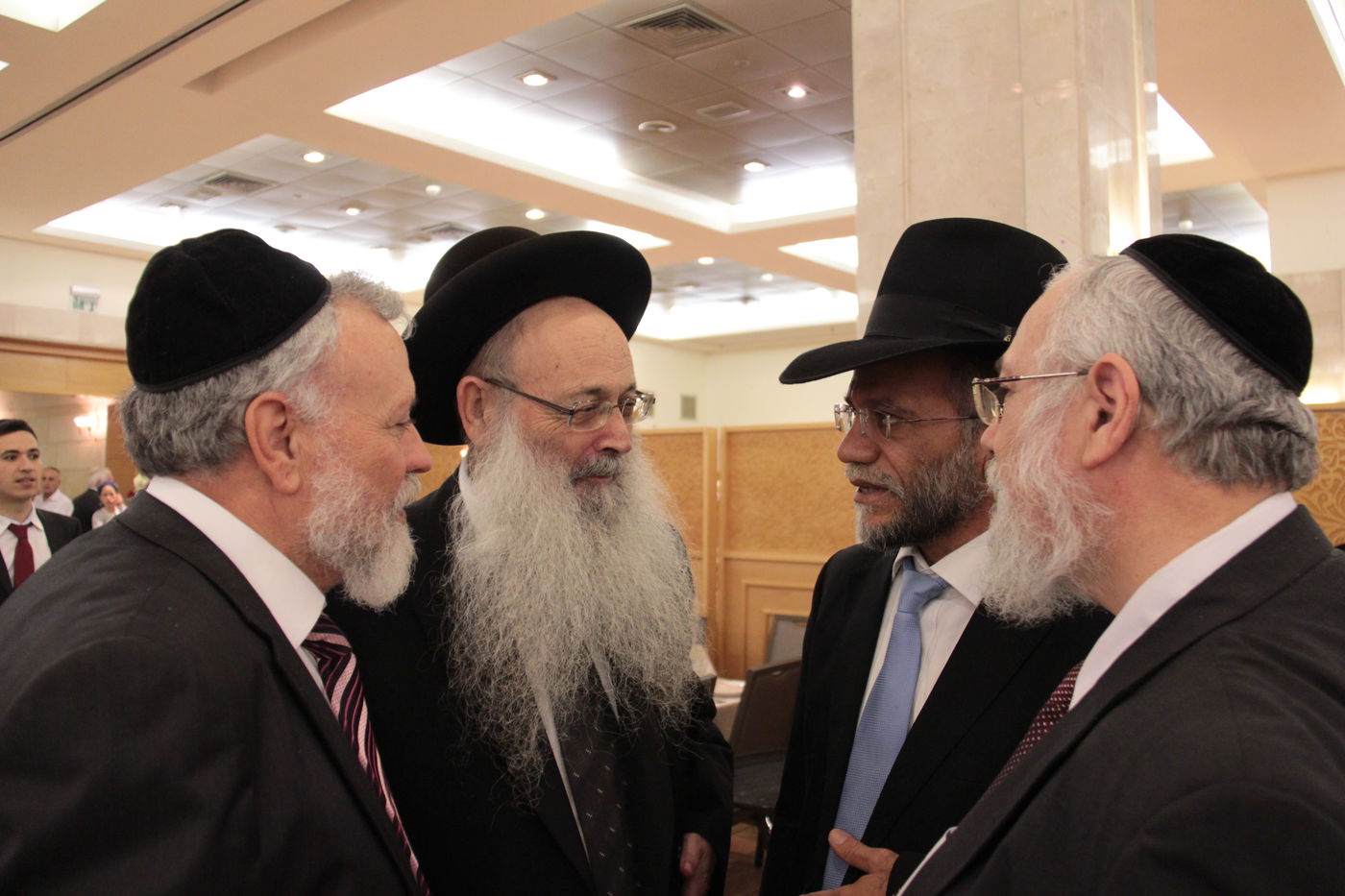 ש"ס מתייצבת מאחורי הרב אברג'ל:  "מחזקים את ידיו"