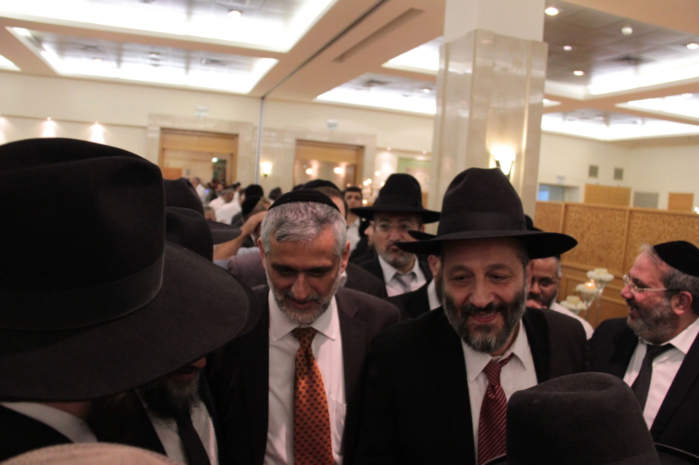 ש"ס מתייצבת מאחורי הרב אברג'ל:  "מחזקים את ידיו"