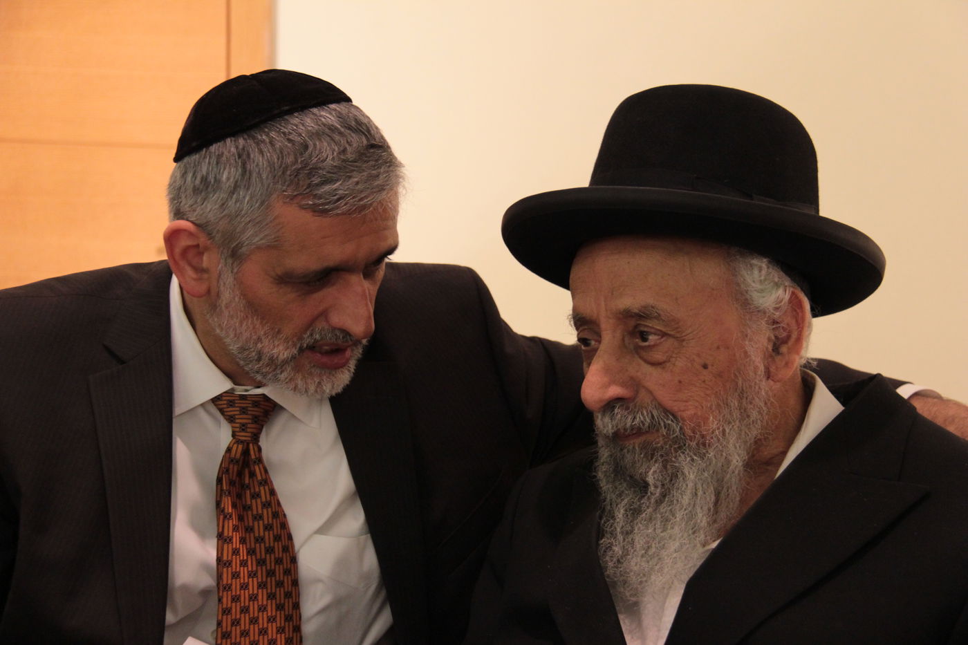 ש"ס מתייצבת מאחורי הרב אברג'ל:  "מחזקים את ידיו"