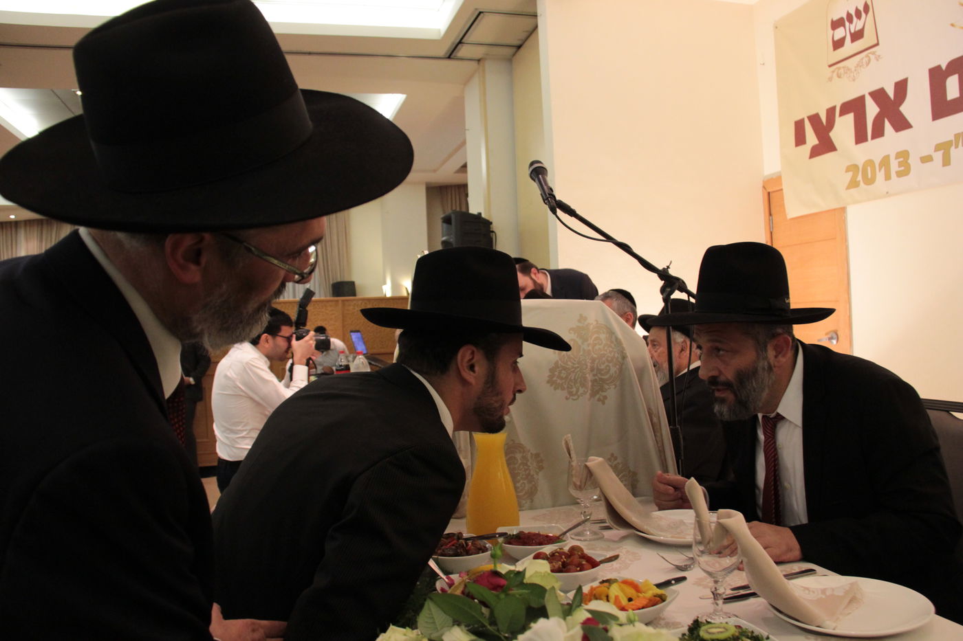 ש"ס מתייצבת מאחורי הרב אברג'ל:  "מחזקים את ידיו"