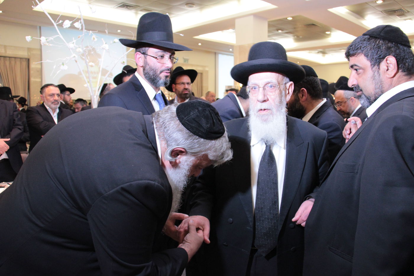 ש"ס מתייצבת מאחורי הרב אברג'ל:  "מחזקים את ידיו"