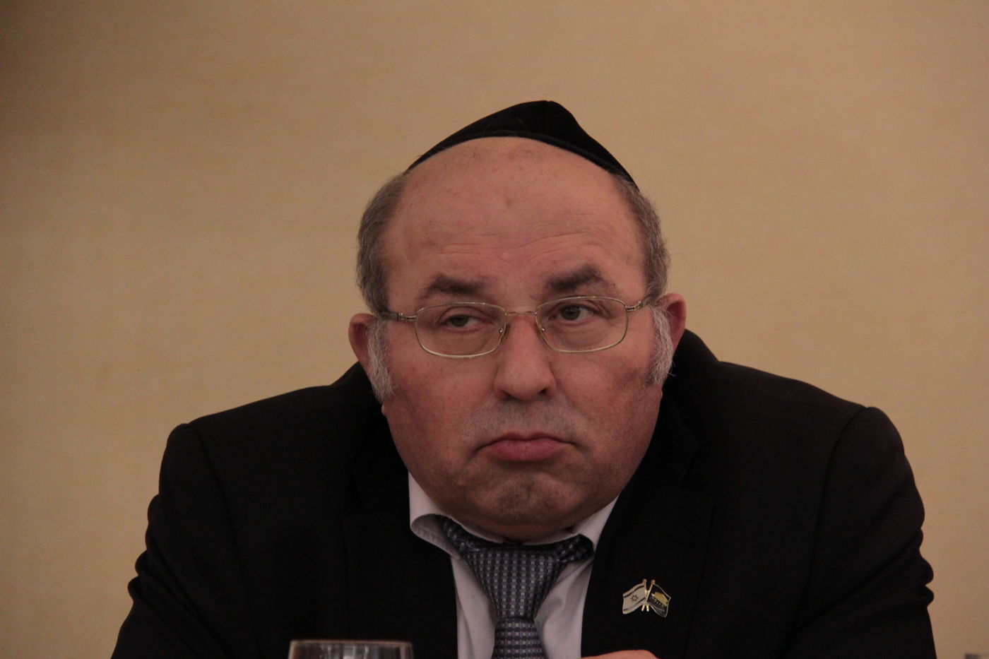 ש"ס מתייצבת מאחורי הרב אברג'ל:  "מחזקים את ידיו"