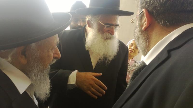 תיעוד: הרב שמעון בעדני ביקר את הרב יורם אברג'ל במעצר הבית