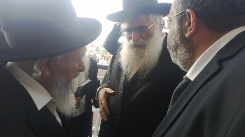 תיעוד: הרב שמעון בעדני ביקר את הרב יורם אברג'ל במעצר הבית