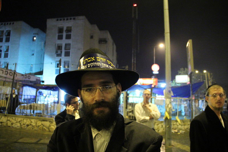 בלב ירושלים: ידויי אבנים, זרנוקי מים ופרשים • וידאו