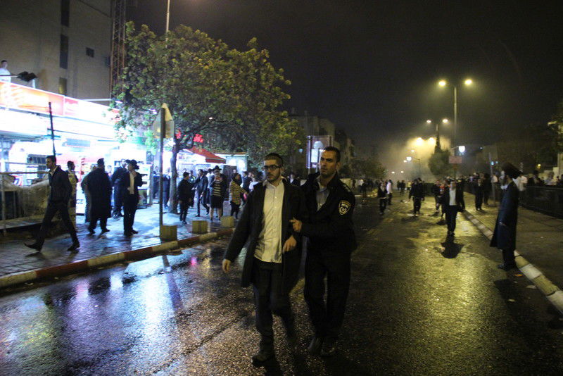 בלב ירושלים: ידויי אבנים, זרנוקי מים ופרשים • וידאו