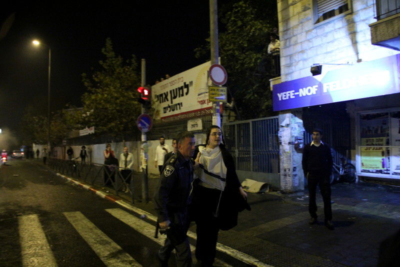 בלב ירושלים: ידויי אבנים, זרנוקי מים ופרשים • וידאו