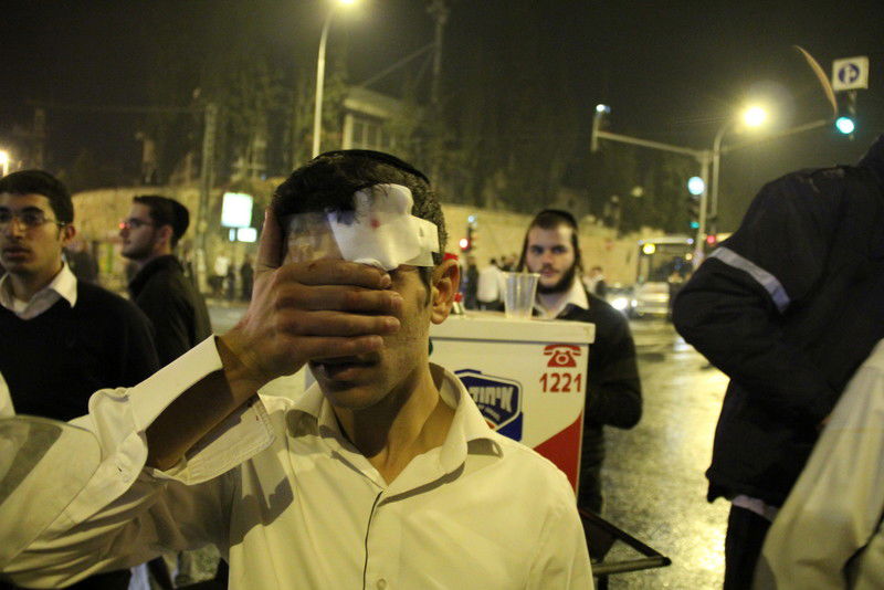 בלב ירושלים: ידויי אבנים, זרנוקי מים ופרשים • וידאו