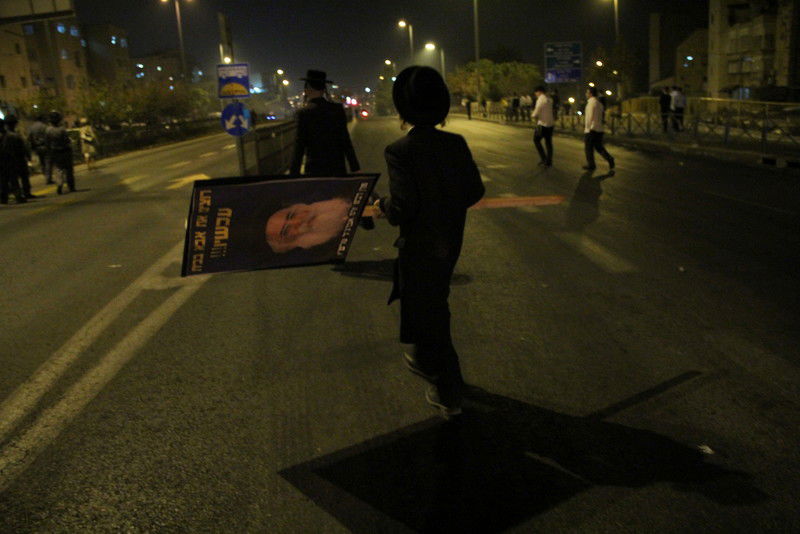 בלב ירושלים: ידויי אבנים, זרנוקי מים ופרשים • וידאו