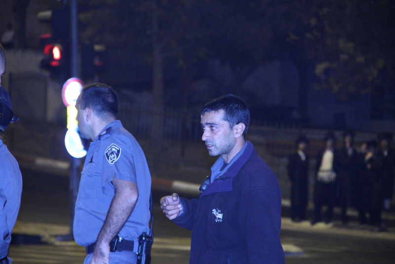 בלב ירושלים: ידויי אבנים, זרנוקי מים ופרשים • וידאו