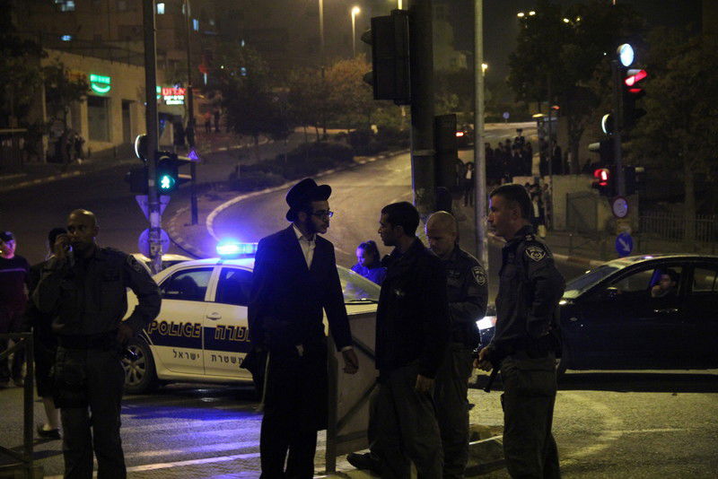 בלב ירושלים: ידויי אבנים, זרנוקי מים ופרשים • וידאו