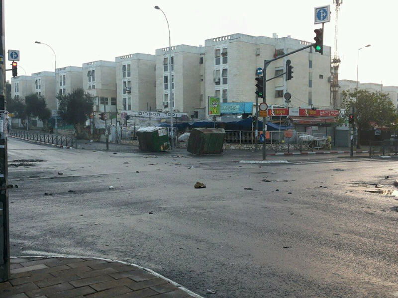 בלב ירושלים: ידויי אבנים, זרנוקי מים ופרשים • וידאו