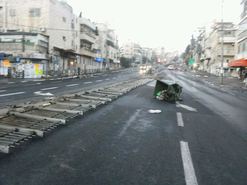 בלב ירושלים: ידויי אבנים, זרנוקי מים ופרשים • וידאו