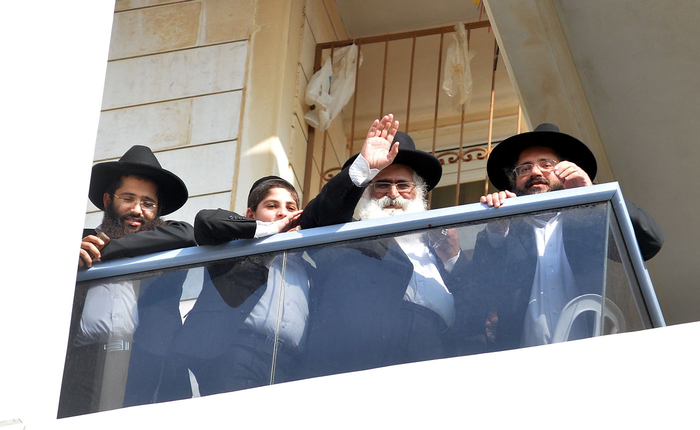 הרב אברג'ל לתומכיו: "לא לאלימות"