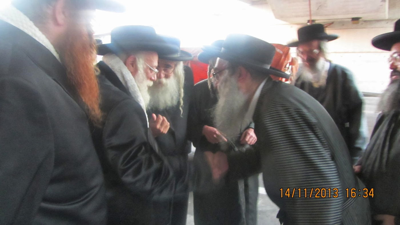 לאחר הפגיעה: הרבי מדושינסקיא קיבל את פניו של האדמו"ר מתולדות אהרן