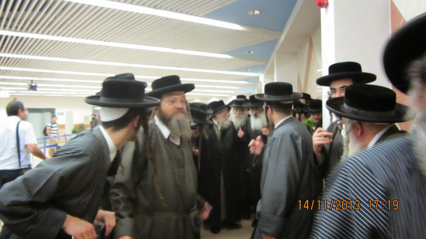 לאחר הפגיעה: הרבי מדושינסקיא קיבל את פניו של האדמו"ר מתולדות אהרן