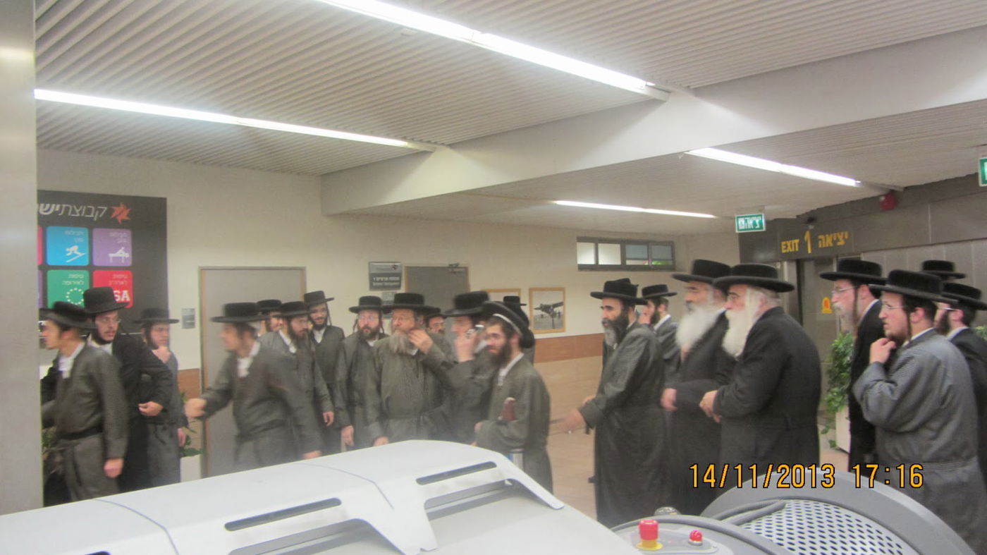 לאחר הפגיעה: הרבי מדושינסקיא קיבל את פניו של האדמו"ר מתולדות אהרן