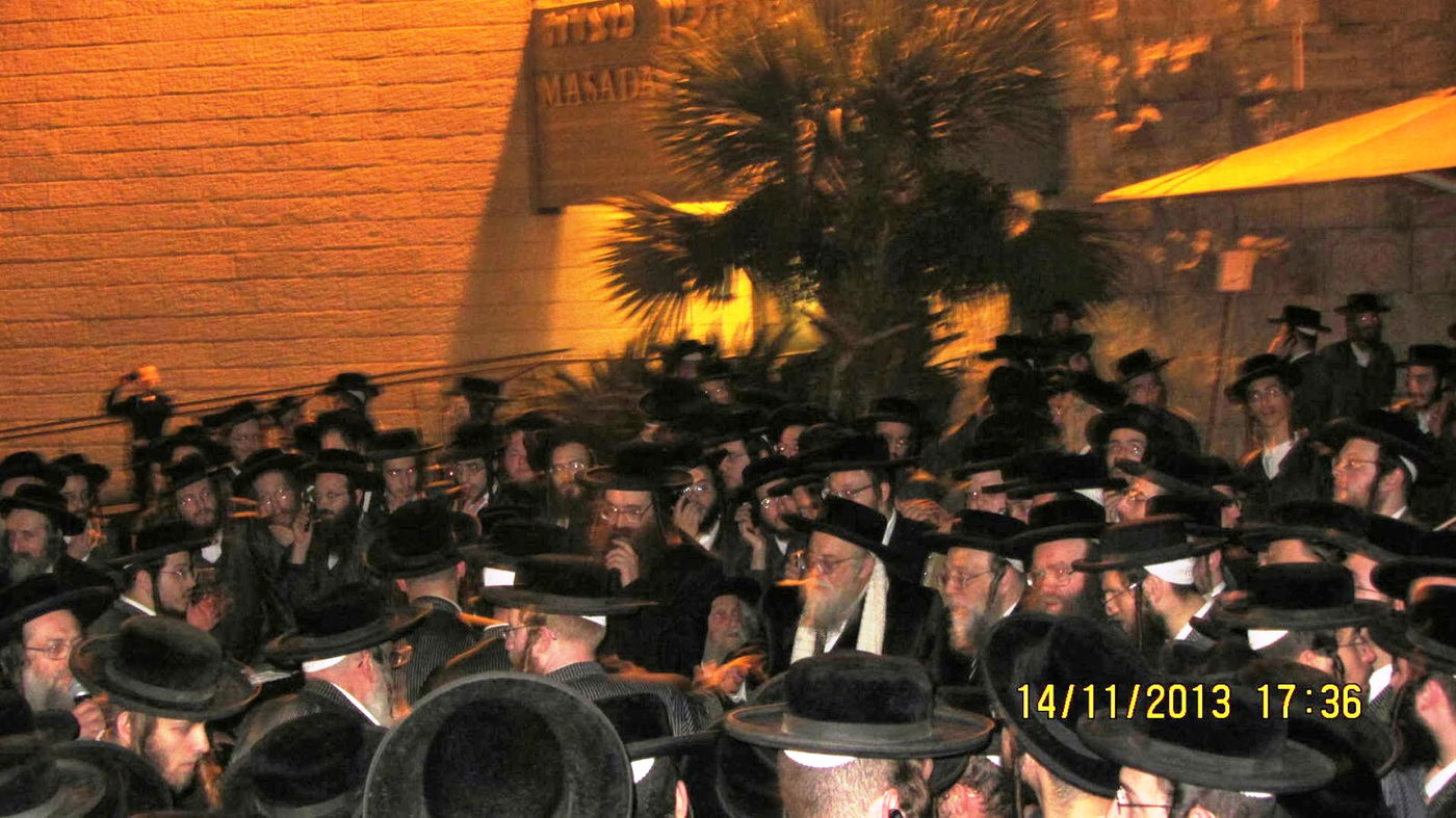 לאחר הפגיעה: הרבי מדושינסקיא קיבל את פניו של האדמו"ר מתולדות אהרן