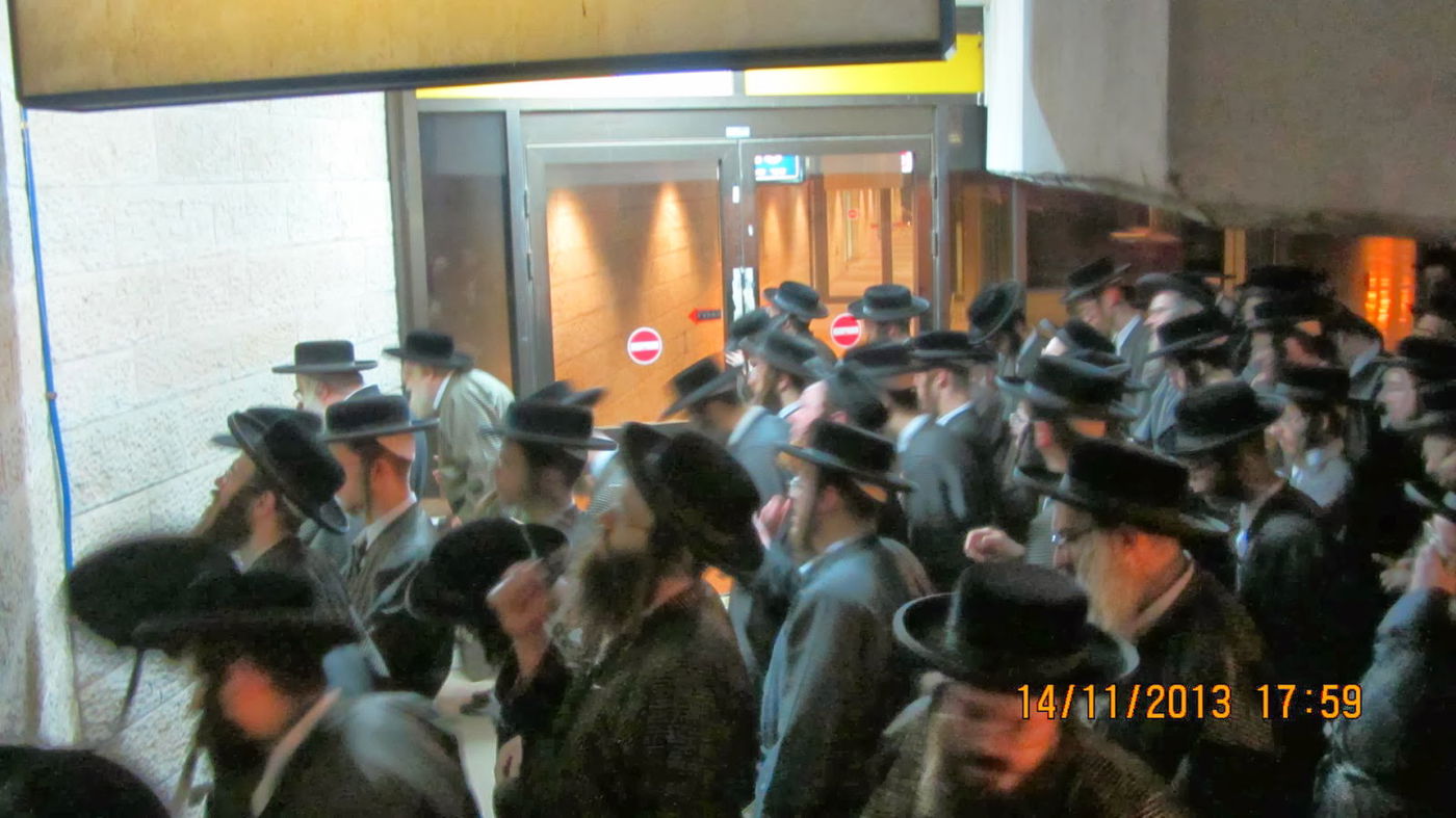 לאחר הפגיעה: הרבי מדושינסקיא קיבל את פניו של האדמו"ר מתולדות אהרן