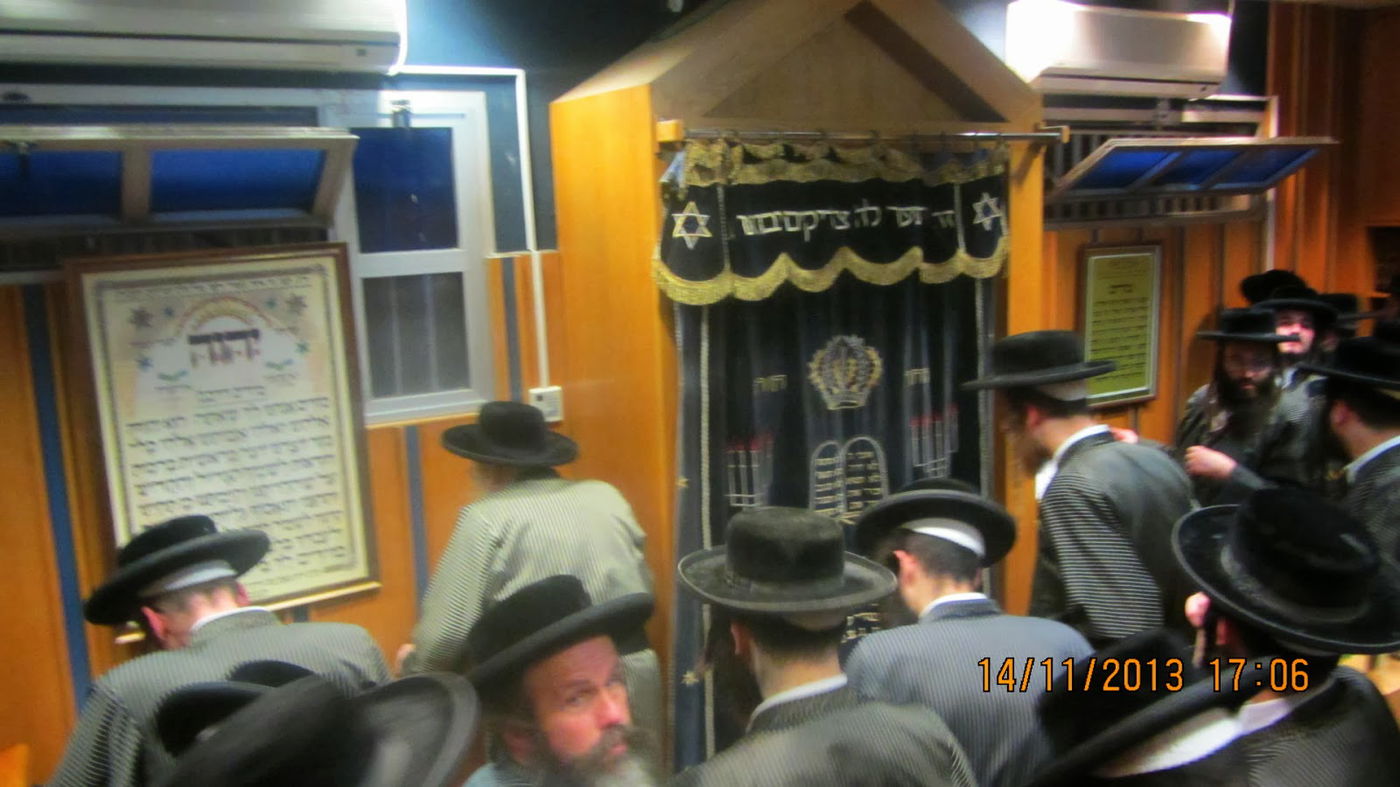 לאחר הפגיעה: הרבי מדושינסקיא קיבל את פניו של האדמו"ר מתולדות אהרן