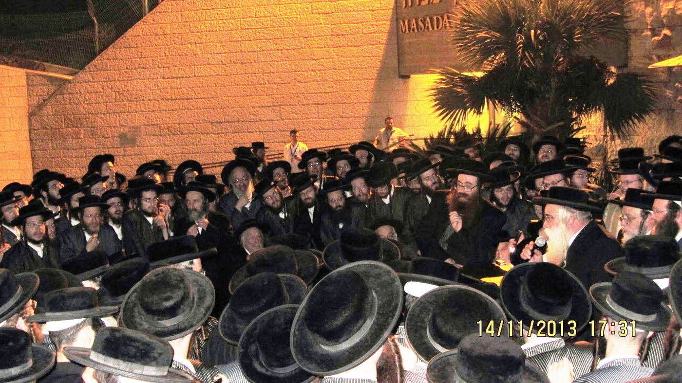 לאחר הפגיעה: הרבי מדושינסקיא קיבל את פניו של האדמו"ר מתולדות אהרן